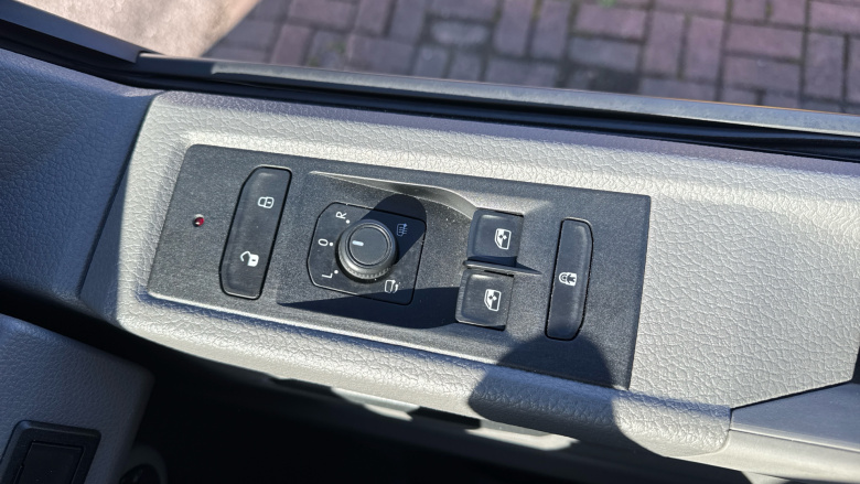 Volkswagen Transporter T32 Swb Diesel 2.0 TDI 110 Highline Kombi Van